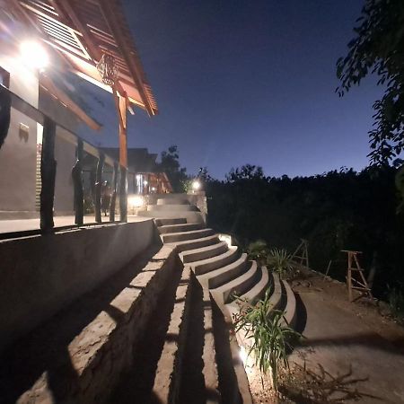 Vina Bungalow Toyapakeh Exterior photo